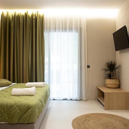 Olympus Suites 帕拉利亚潘塔利莫诺斯 外观 照片
