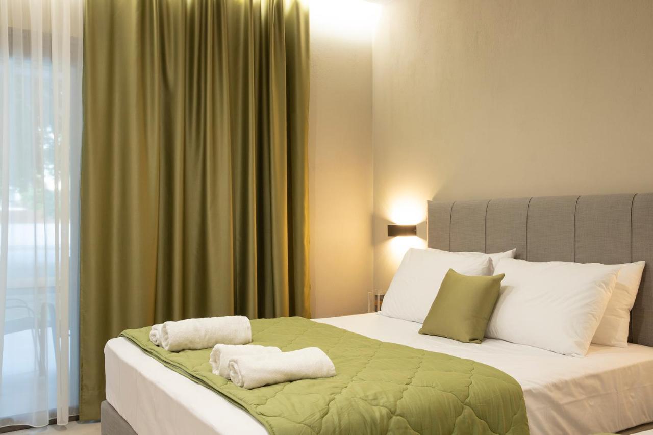 Olympus Suites 帕拉利亚潘塔利莫诺斯 外观 照片