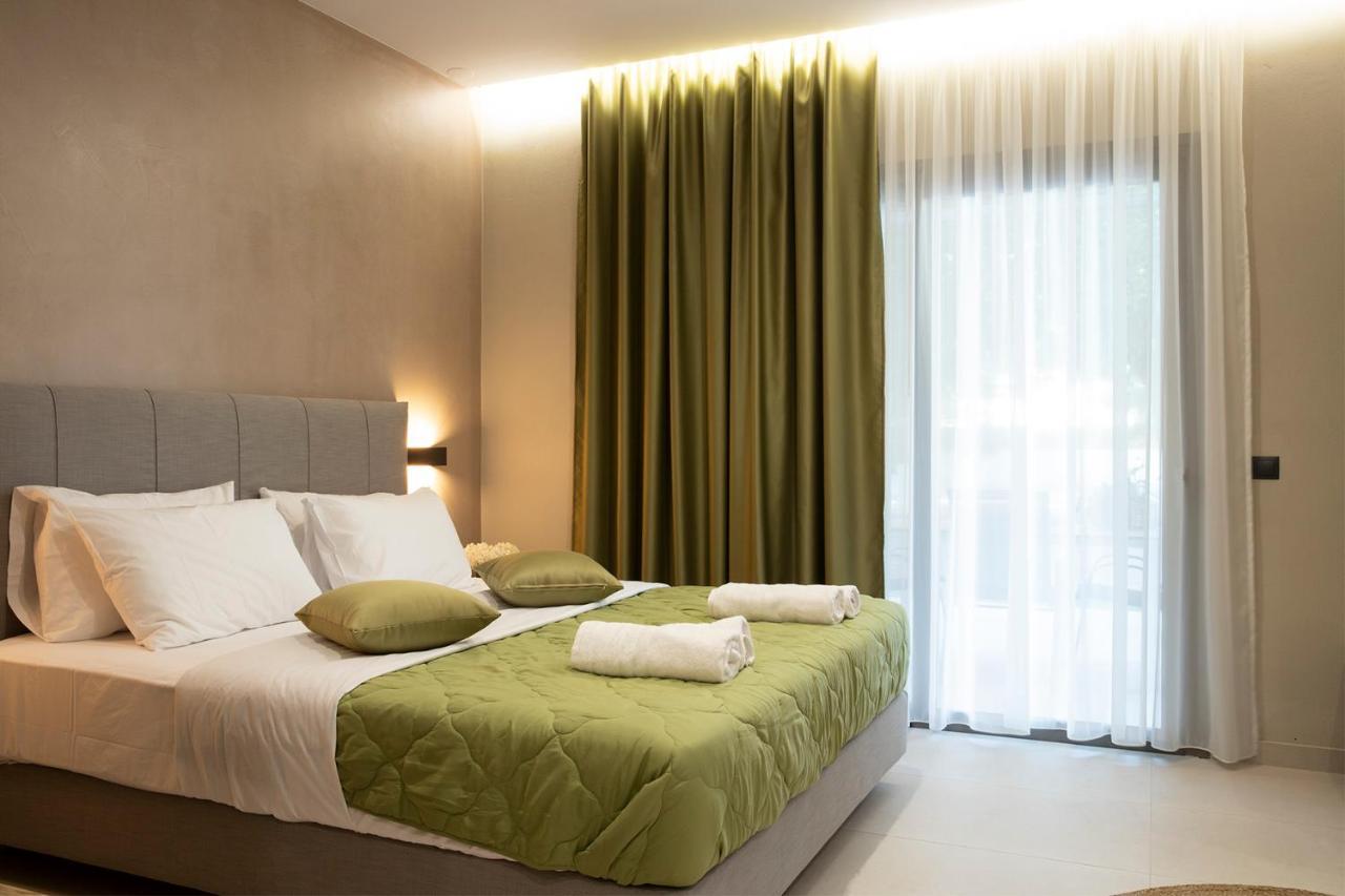 Olympus Suites 帕拉利亚潘塔利莫诺斯 外观 照片