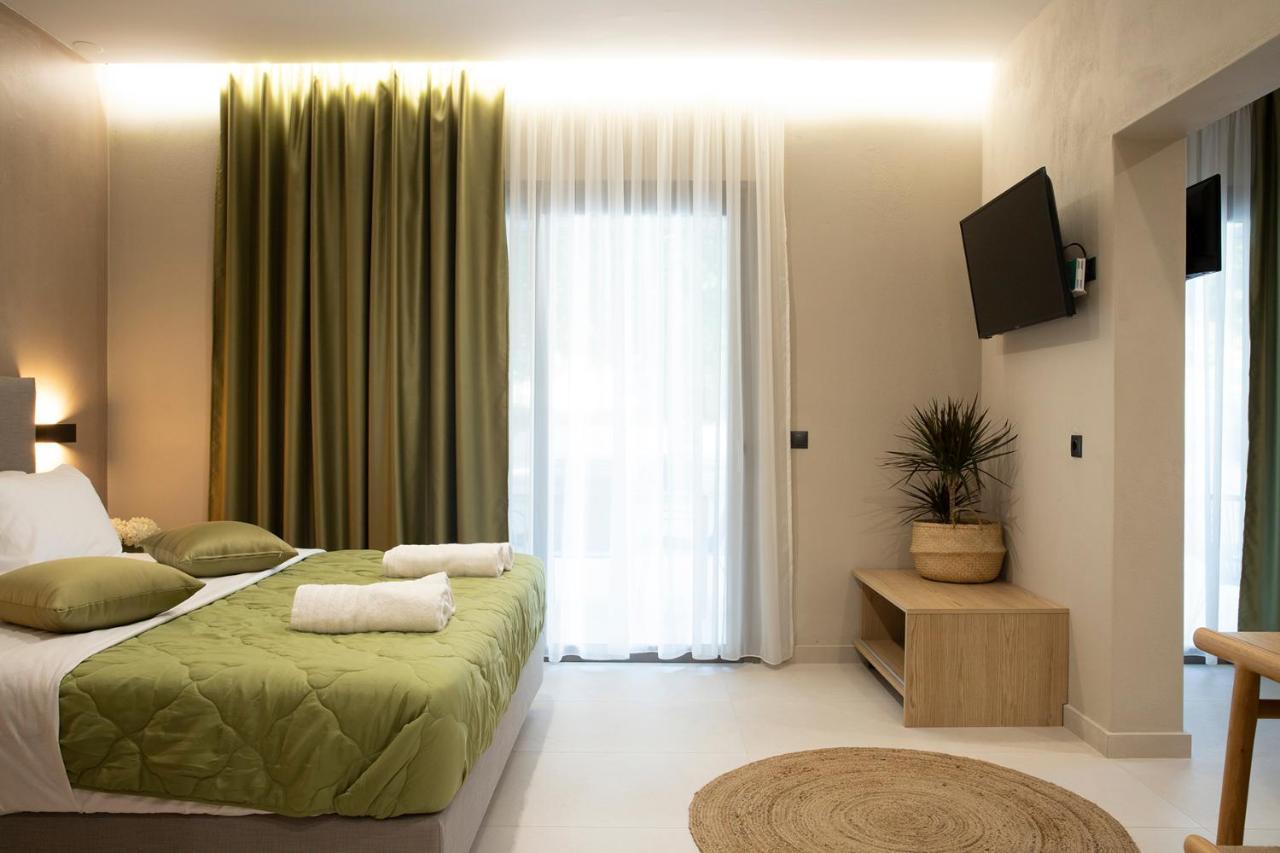 Olympus Suites 帕拉利亚潘塔利莫诺斯 外观 照片